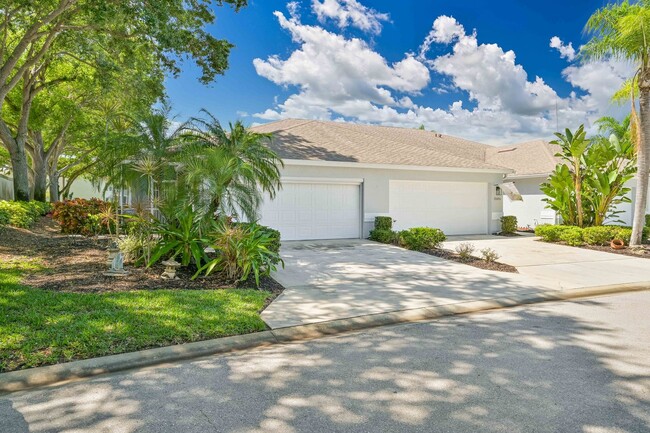 Building Photo - ** Golf Villa! 2+Den Bed / 2 Bath ~ 2 Car ...