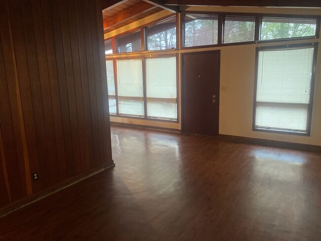 Foto del edificio - 2212 Rosemary Ln