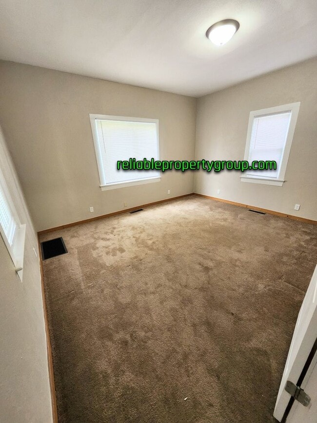 Building Photo - 436 E Taber St
