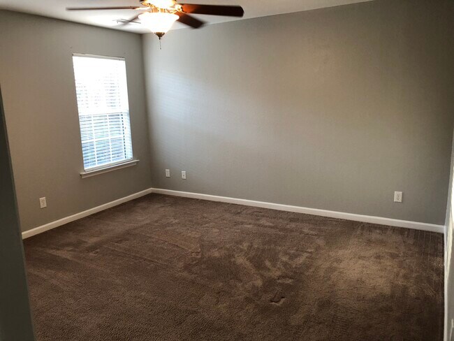 Foto del edificio - 2204 Cedar Creek Dr