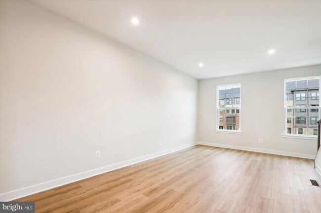 Foto del edificio - 14076 Sunrise Valley Dr