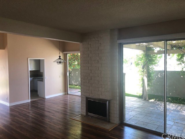 Building Photo - 17 Woodpine Dr
