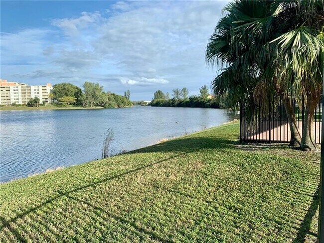 Foto del edificio - 6575 W Oakland Park Blvd
