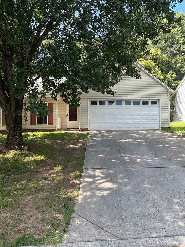 Building Photo - 209 Great Oaks Way