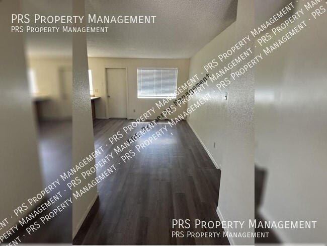 Building Photo - New Listing!