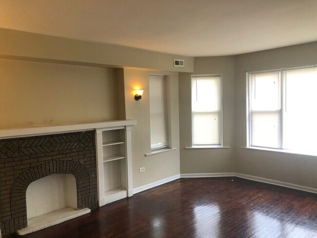 Building Photo - 8114 S Ellis Ave