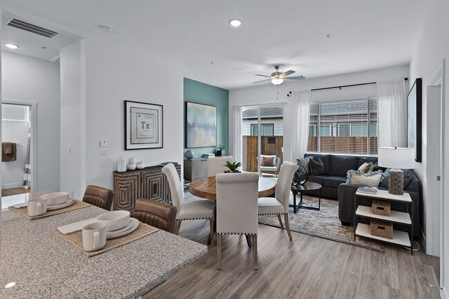 Building Photo - Avilla Rio Oaks