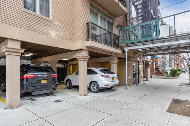 Building Photo - 1686 E 19th St