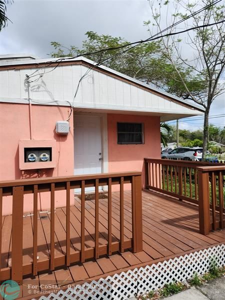 Primary Photo - 3900 SW 12th Pl
