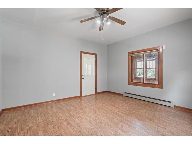 Building Photo - 216 Belvidere St E