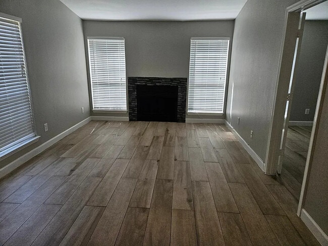 Building Photo - 1467 Meadowood Village Dr