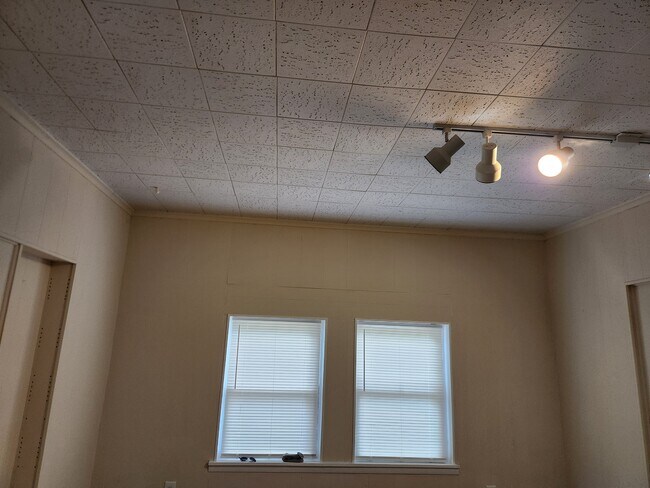 Foto del edificio - 224 Burke Ave