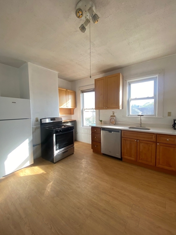 Primary Photo - 58 Aspinwall Ave