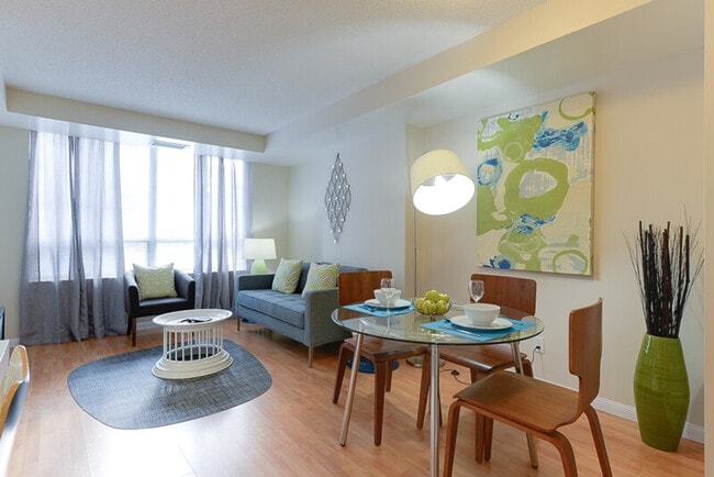 Building Photo - 224 Richmond St W