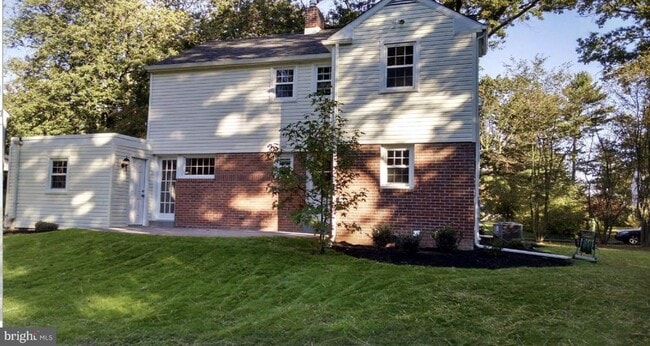 Building Photo - 402 Elliger Ave