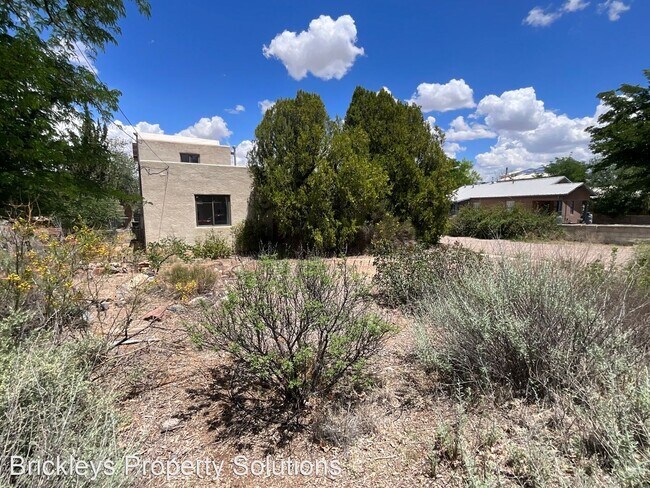Foto del edificio - 3 br, 2 bath House - 815 Fitzgerald Rd NW