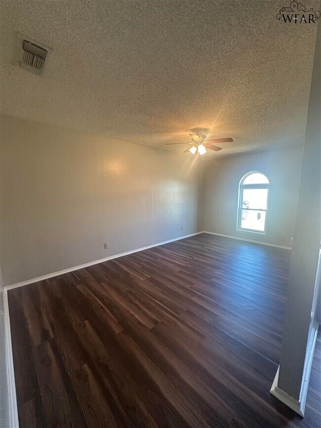 Foto del edificio - 1802 Adrian Ave