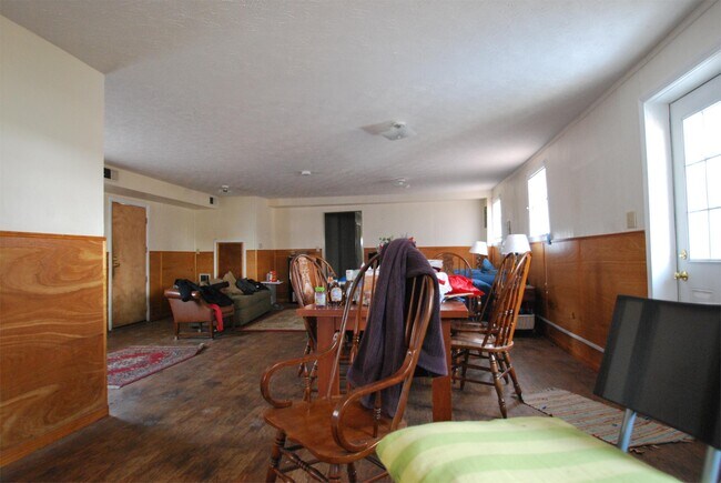 Building Photo - 131 Prall St