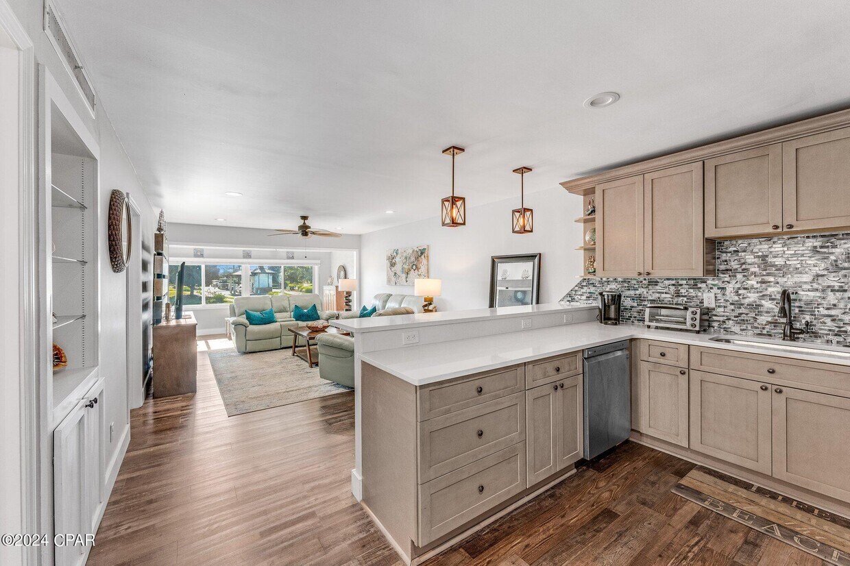 Foto principal - 4725 Bay Point Rd