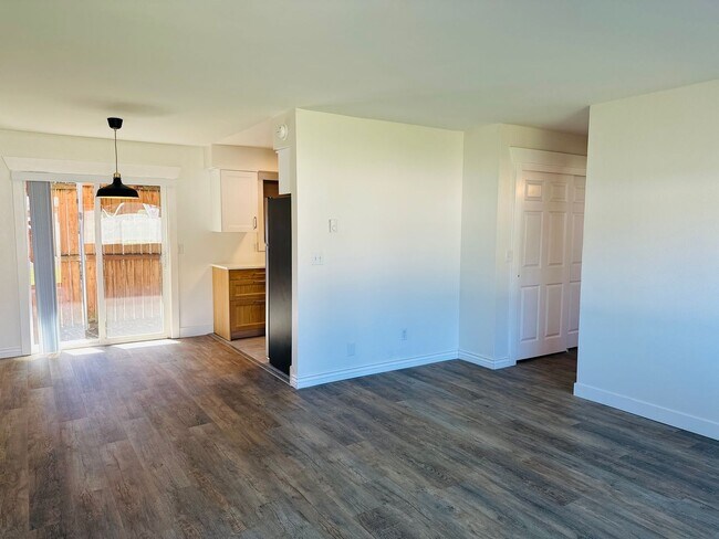 Foto del edificio - Charming Remodeled Camas Duplex