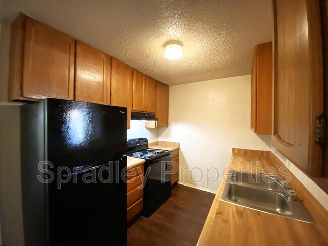 Building Photo - 2302 Bunker Hill Dr