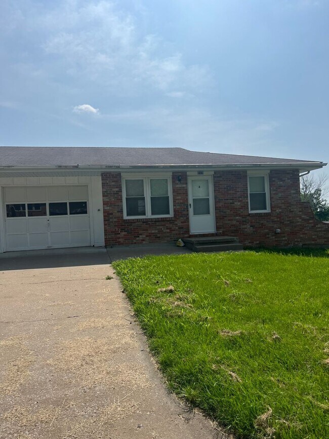 Building Photo - 2402 Nelwood Dr.