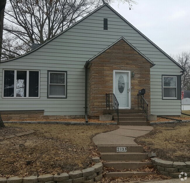 Best Luxury Northwest Rollers Apartments for Rent Davenport, IA 1