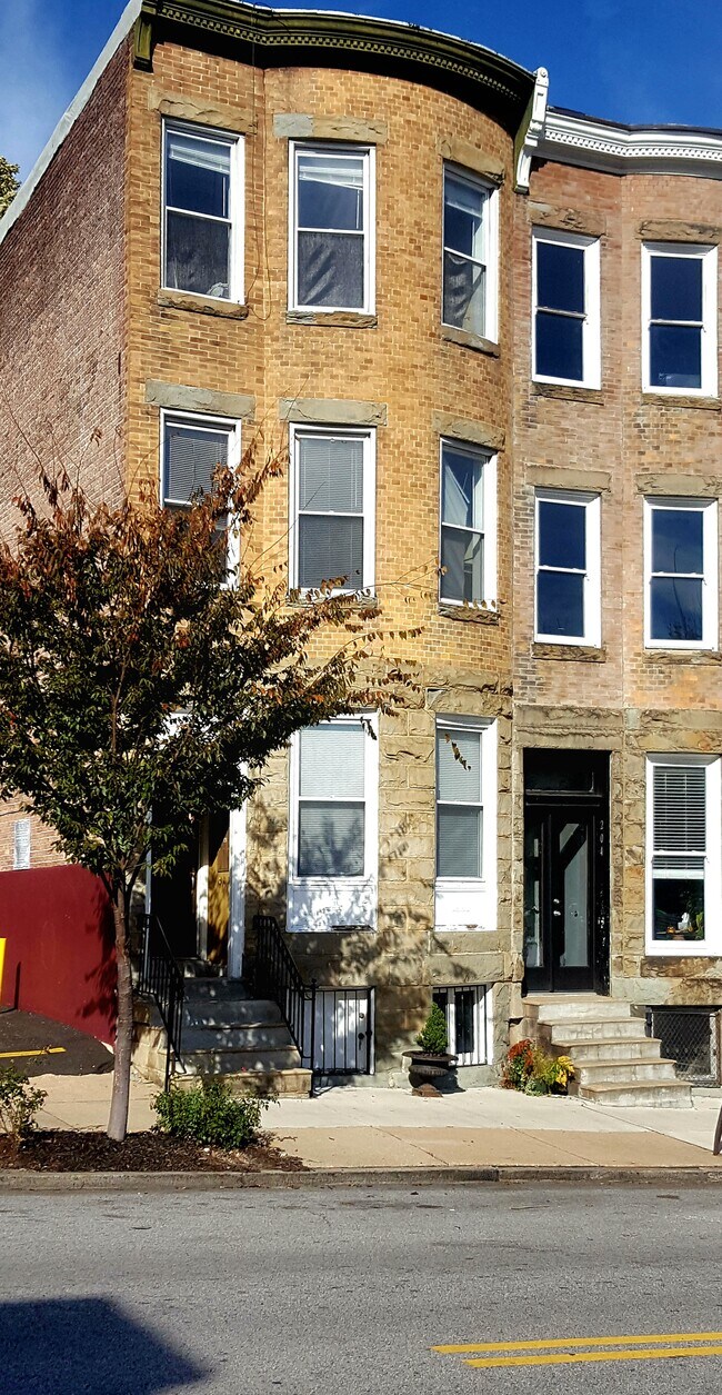 Building Photo - 202 E Chase St