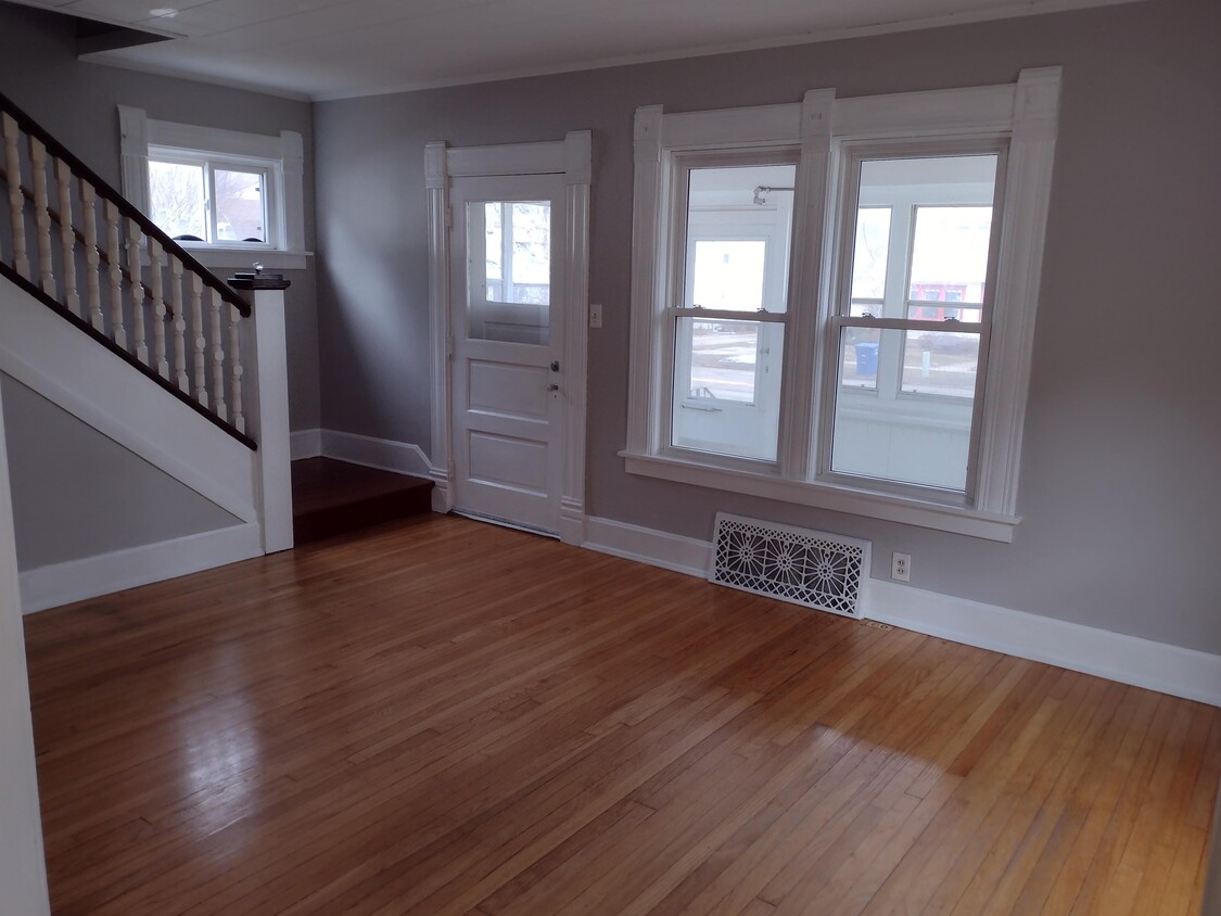 Primary Photo - 525 E 7th St