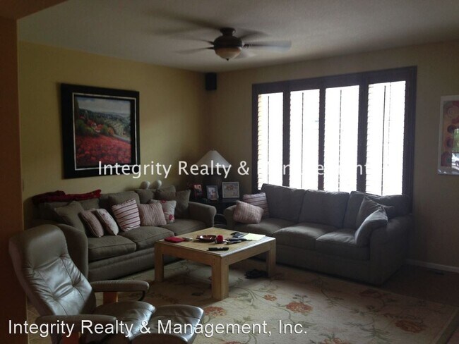 Building Photo - 3 br, 2.5 bath House - 624 Green Ash St Un...
