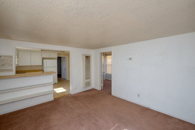 Building Photo - quaint 2 bedroom home close to school