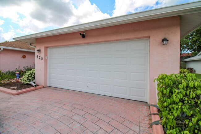 Building Photo - ***LELY COUNTRY CLUB***2 BEDS PLUS DEN/ 2 BATHS***GREAT LOCATION***SEASONAL / ANNUAL FURNISHED RE...