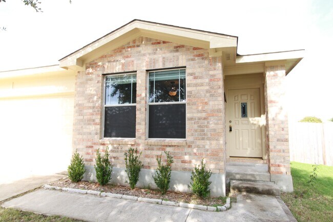 Foto del edificio - Hutto 3BR Gem ~ Open Layout, Large Yard & Prime Location