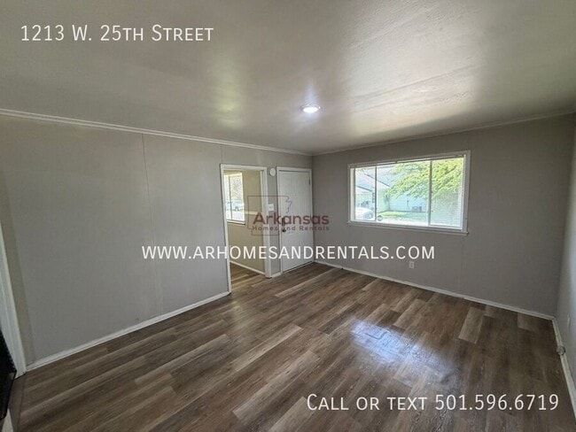 Building Photo - 1213 W 25th St