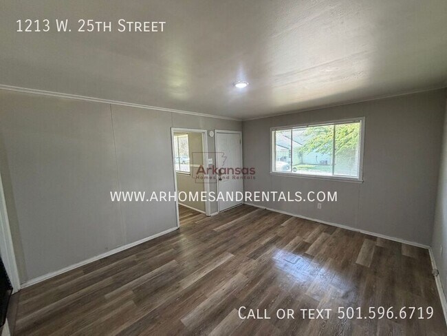 Foto del edificio - 1213 W 25th St