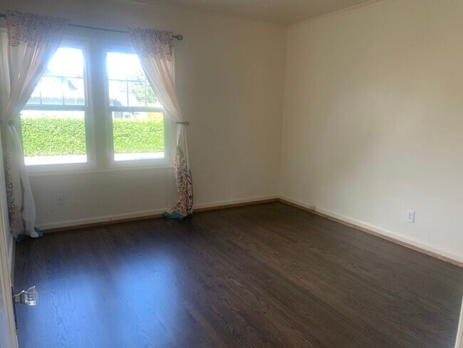Foto del edificio - 4 br, 1 bath House - 1354 SW Spring Garden St