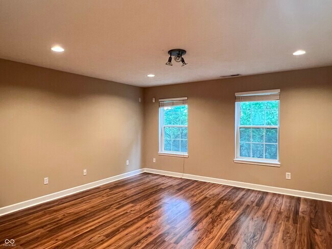 Foto del edificio - 3332 Decker Ridge Dr