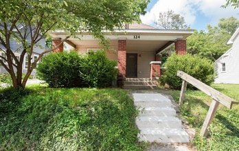 Building Photo - 124 E Oak St