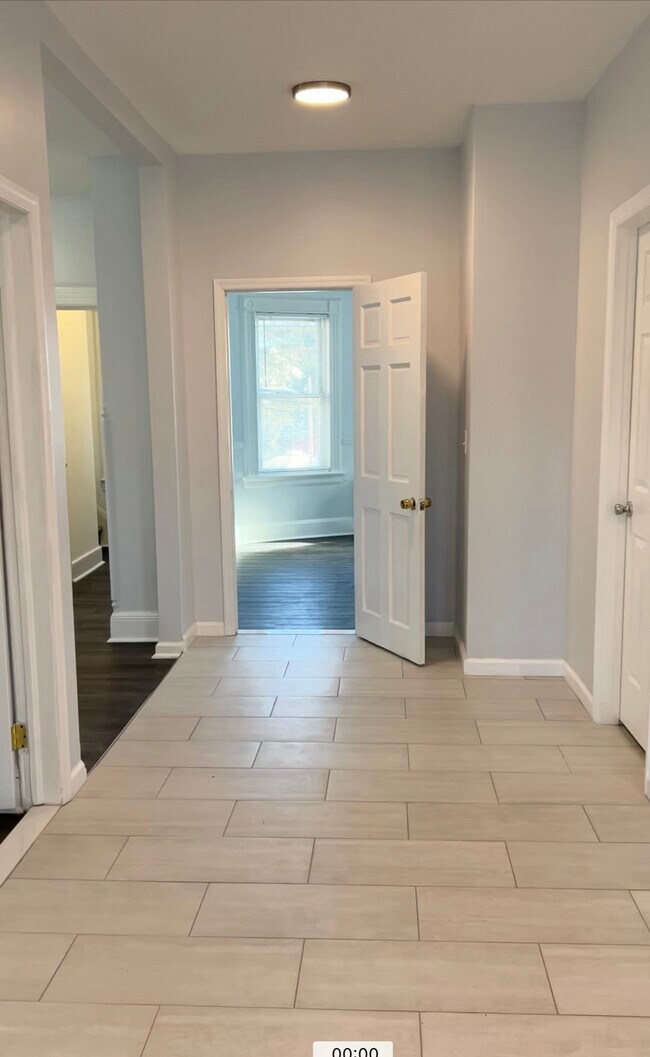 Pasillo - 365 Belmont Ave