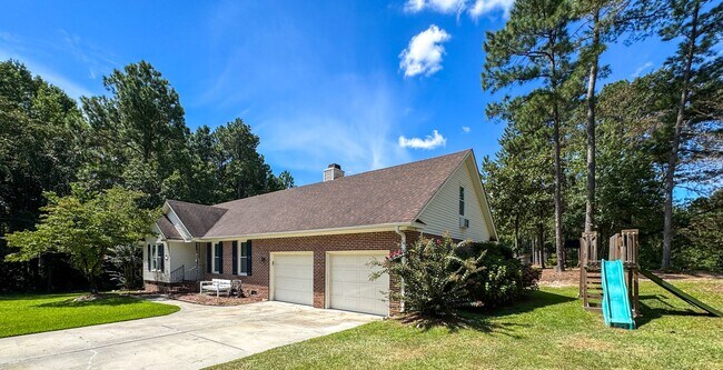 Building Photo - Lovely 3 Bed 2 Bath Home with Bonus Room
