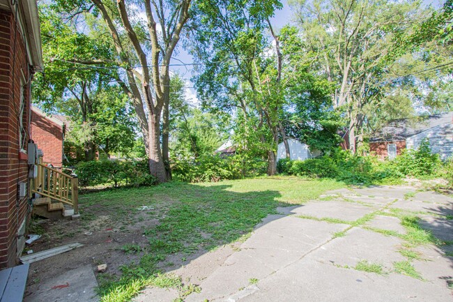 Building Photo - 3 bedroom renovated colonial