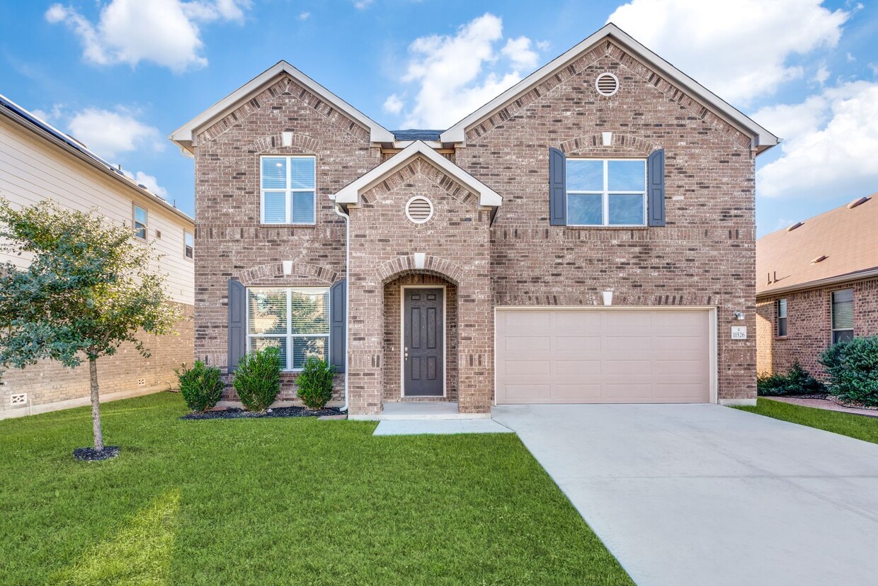 Foto principal - 3 Bedroom/2 Bath Cross Creek Subdivision