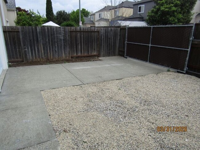 Foto del edificio - Beautifully updated single family house available NOW! $3,000 per month