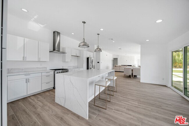 Foto del edificio - 23500 Aetna St