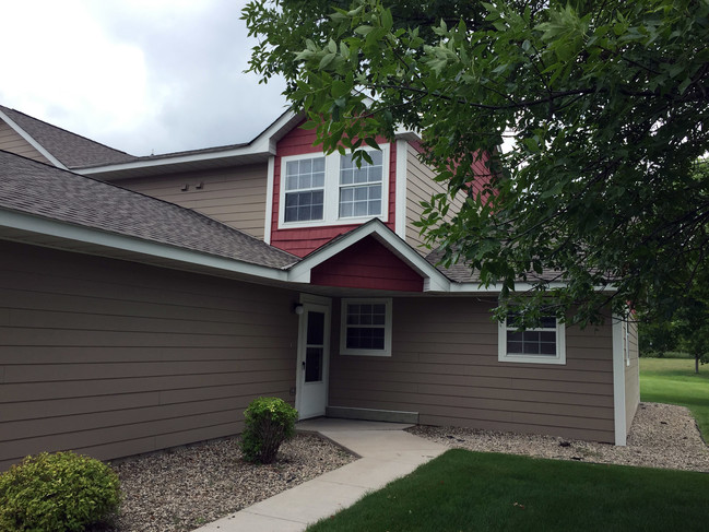 Building Photo - Countryside Townhomes