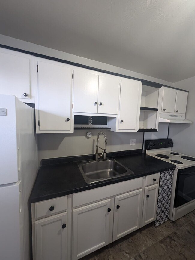 Foto del edificio - Studio Apartment in Speedway!