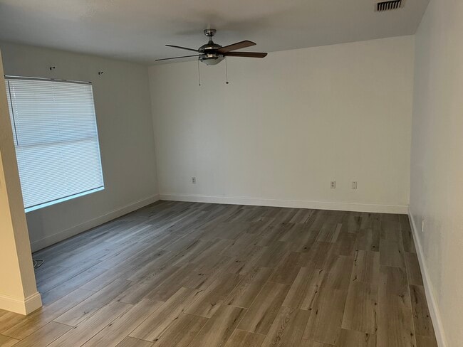 Foto del edificio - 4712 Golfview Blvd