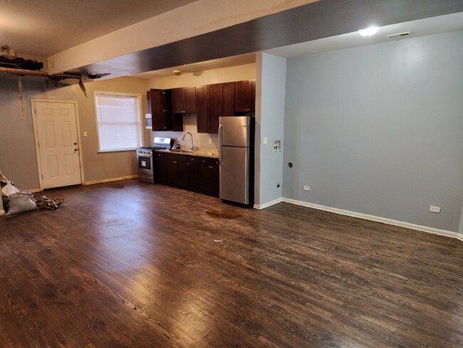 Building Photo - 5124 S Prairie Ave