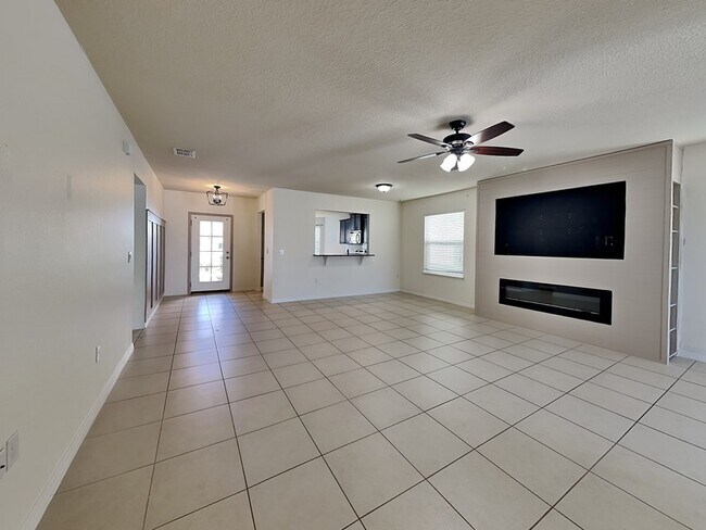Building Photo - 4925 Grassy Knoll Dr