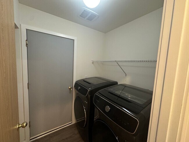 Foto del edificio - Beautiful 3 Bedroom 2 Bathroom home in Mar...